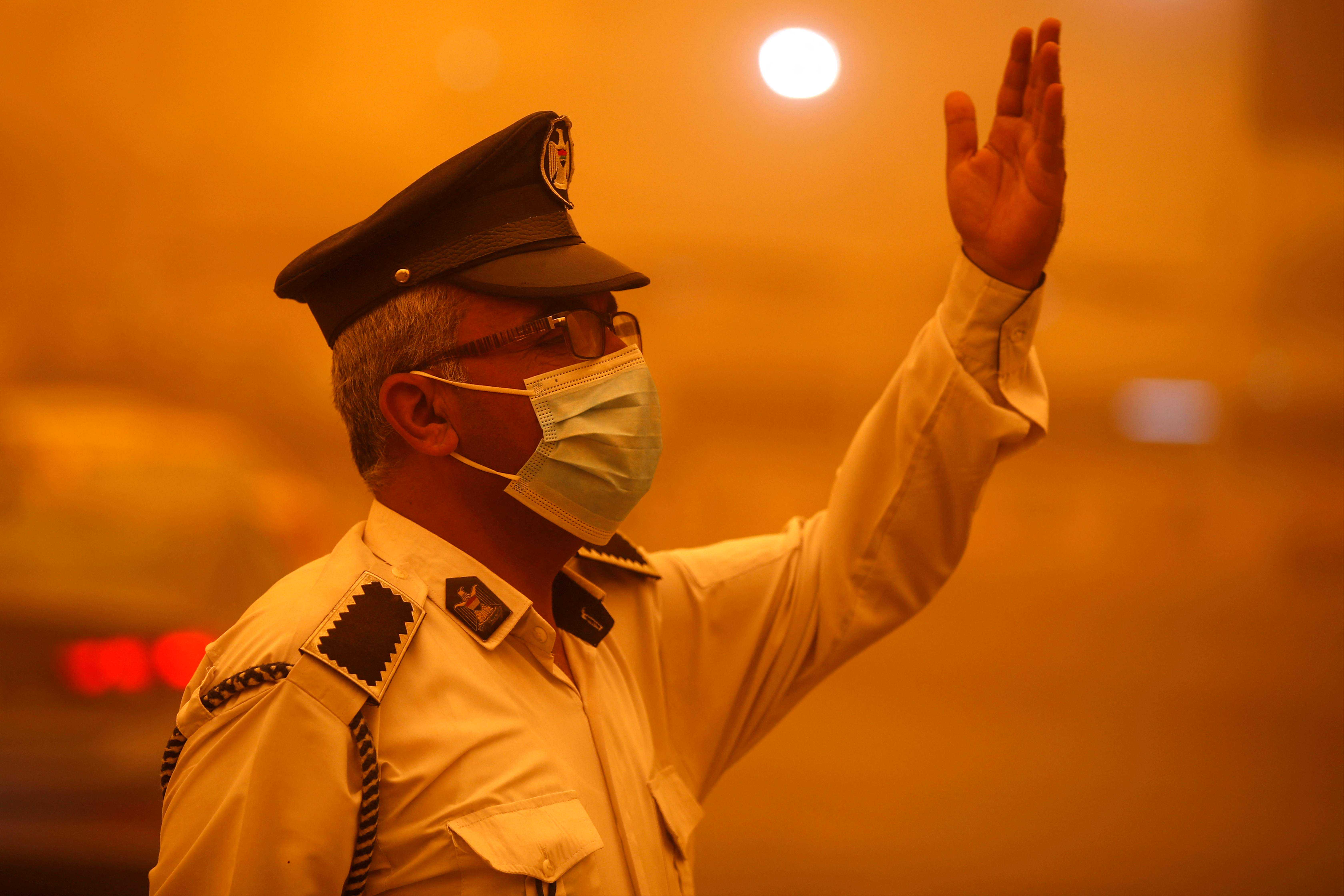 （外代一线）巴格达遭遇沙尘天气