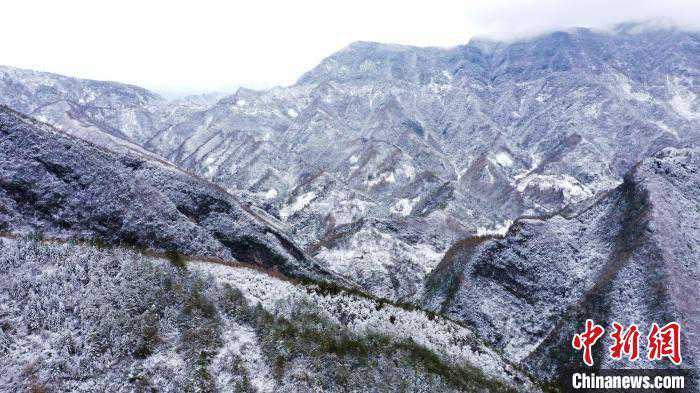 四川万源多地立冬日迎来降雪天气
