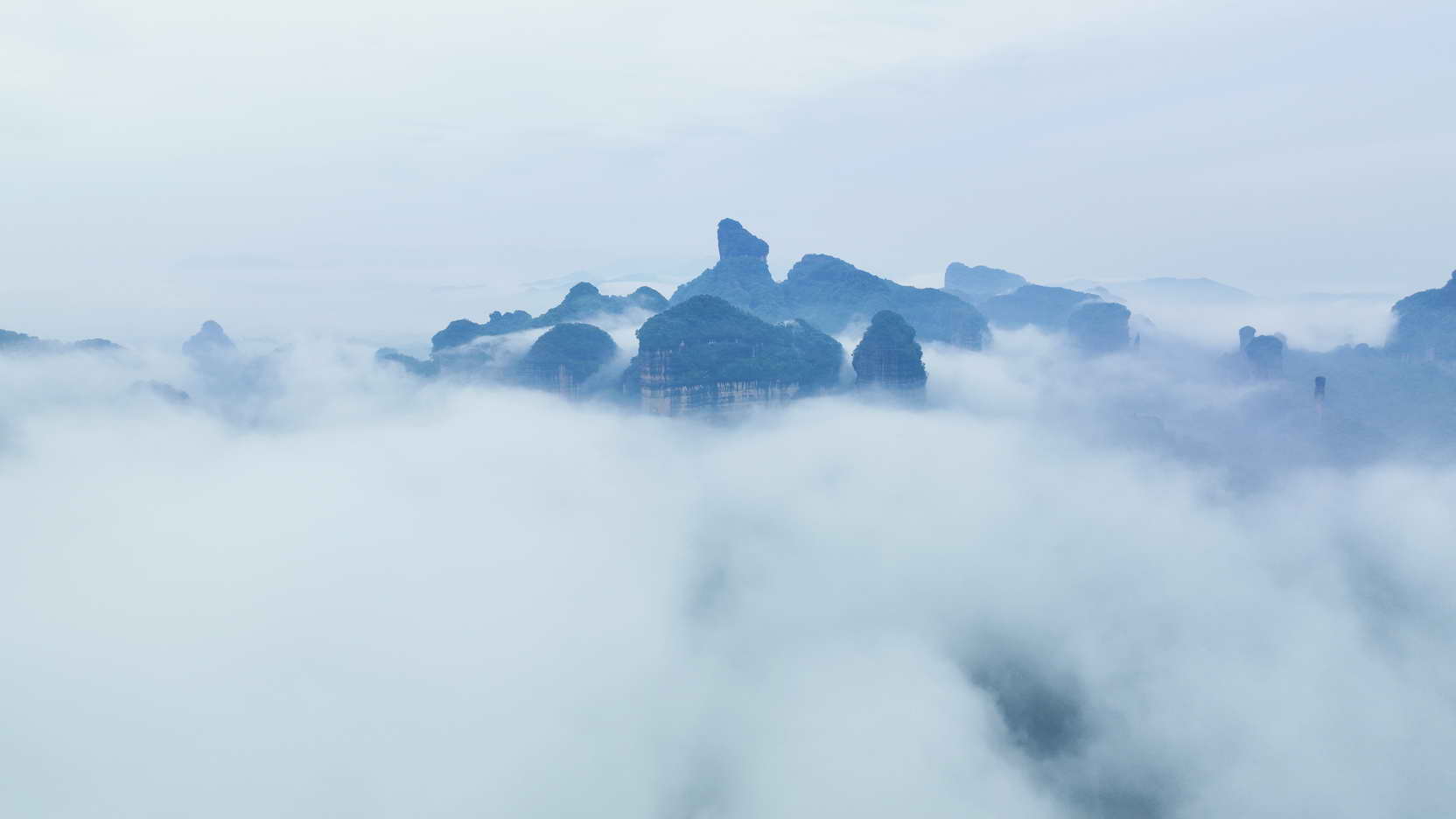 疑是仙境现人间！丹霞山开启“天空之城”模式