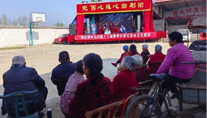 河南内乡：戏曲进基层 点亮“文明幸福星”