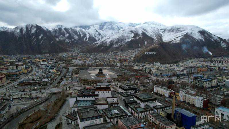 青海玉树出现大到暴雪天气