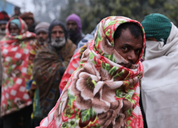 极端天气状况！新德里遇22年来“最冷”12月，印气象部门发“红色预警”