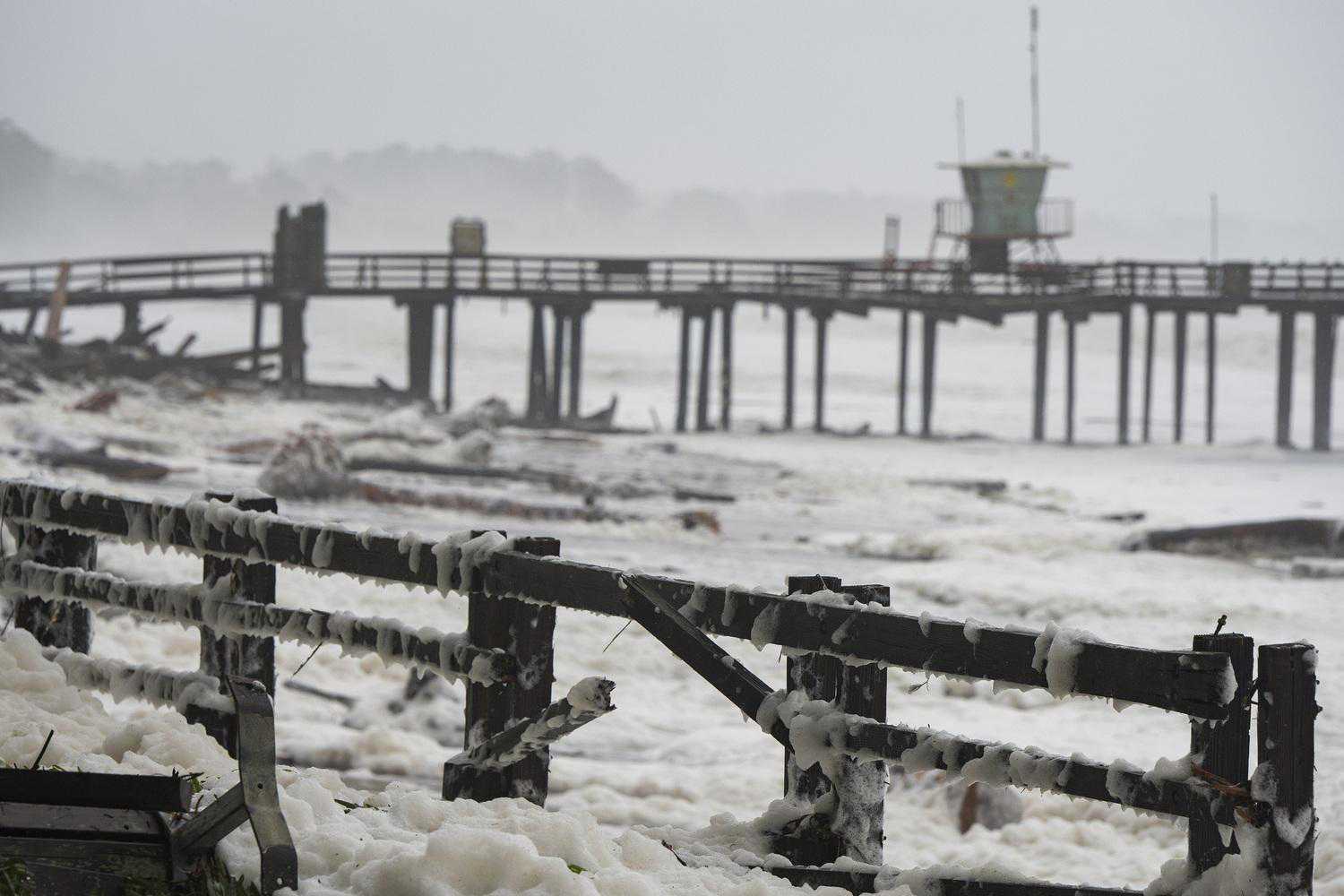 早安·世界｜全球各地极端天气频现：欧洲迎暖流、北美暴风雪