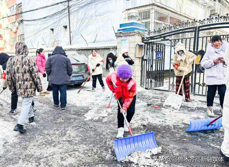 【新时代文明实践在高新】高新区（新市区）：积极应对降雪天气 全力开展清雪工作（二）