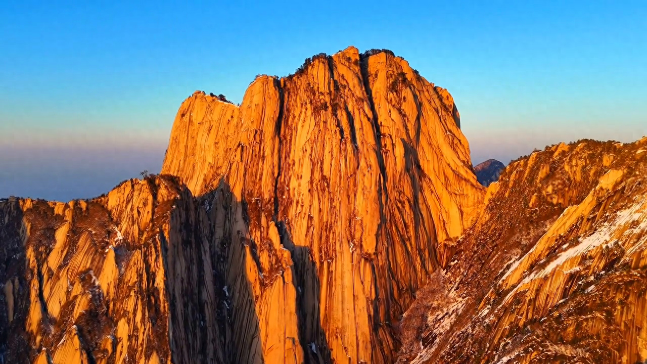 华山版的“日照金山”你看到过吗？一般在雨后初晴的好天气