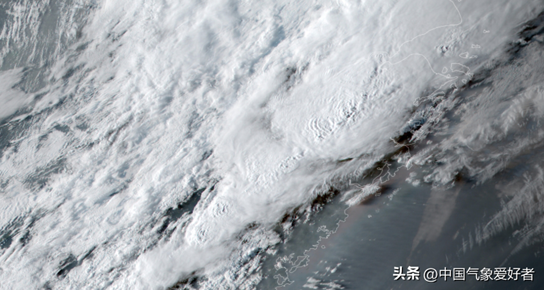 温带“台风”现身，蒙古黄沙要大举南下！权威预报：11级强沙尘暴