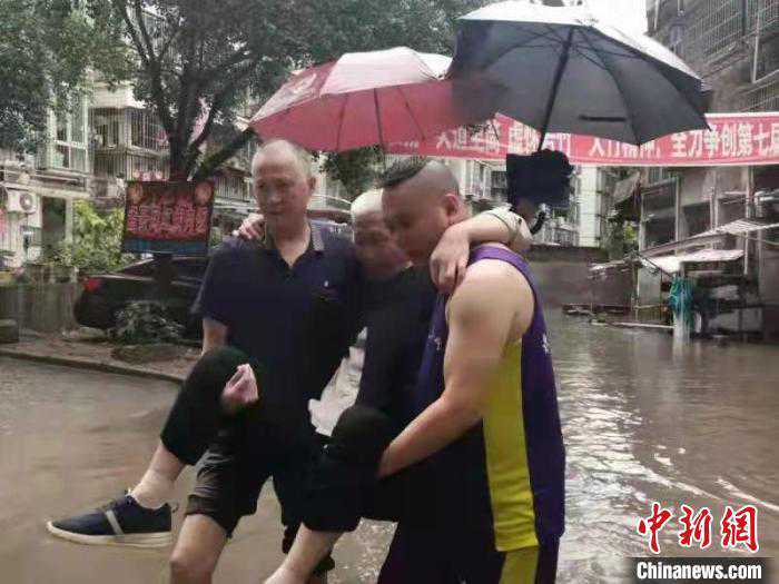 四川大竹遭遇强降雨天气 全县31个乡镇（街道）受灾民众紧急转移