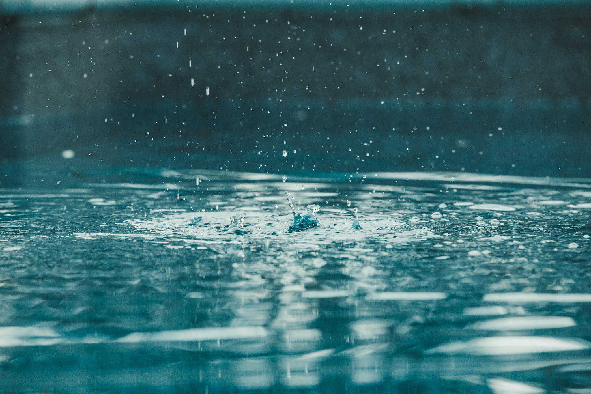 贵阳多地出现大风 今晚开始降雨
