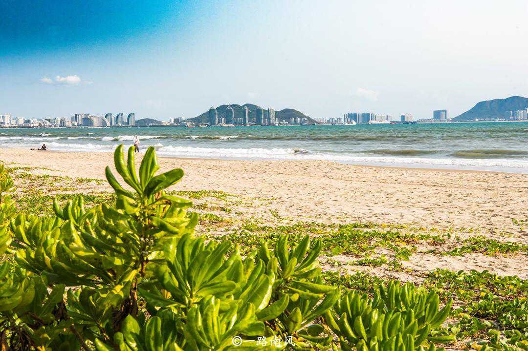 三亚摄氏30度以上，仍不及广州南昌，游客纷纷前去避暑