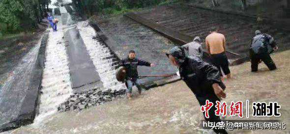 湖北枣阳遭遇强降雨天气 局部降水达183.2毫米