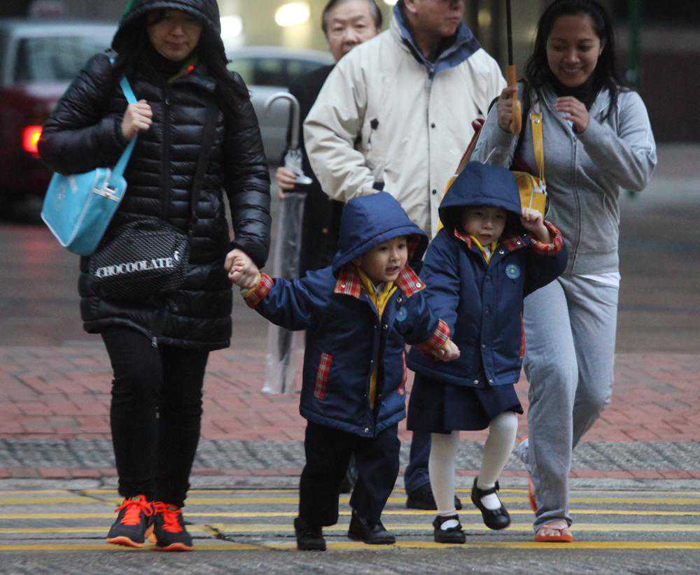 香港今起持续一周“冷冻”天气 最低气温9℃左右