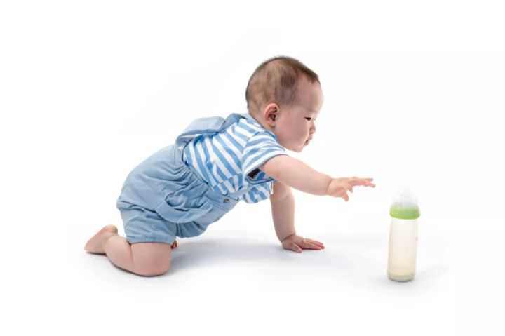 天气凉了，冷牛奶可以直接喝吗？又该如何加热呢？