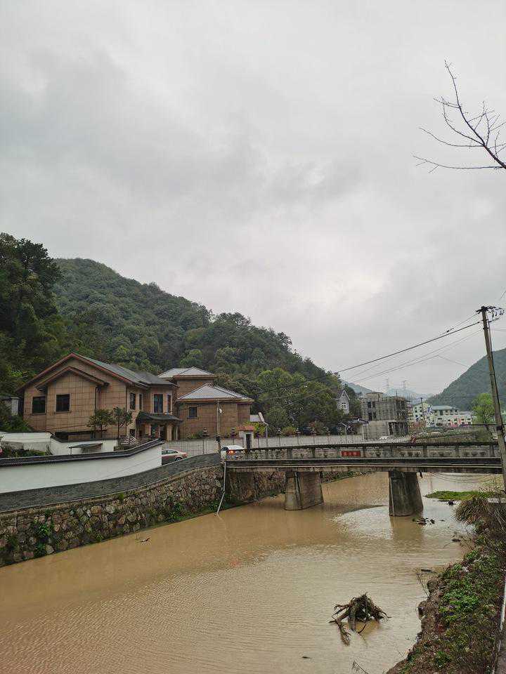 强对流天气影响：开化等全省多地下冰雹，杭州有大雨