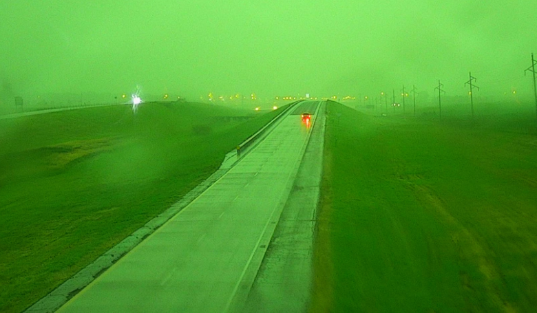 美国南达科他州出现罕见绿色天空 专家：与雷暴天气有关