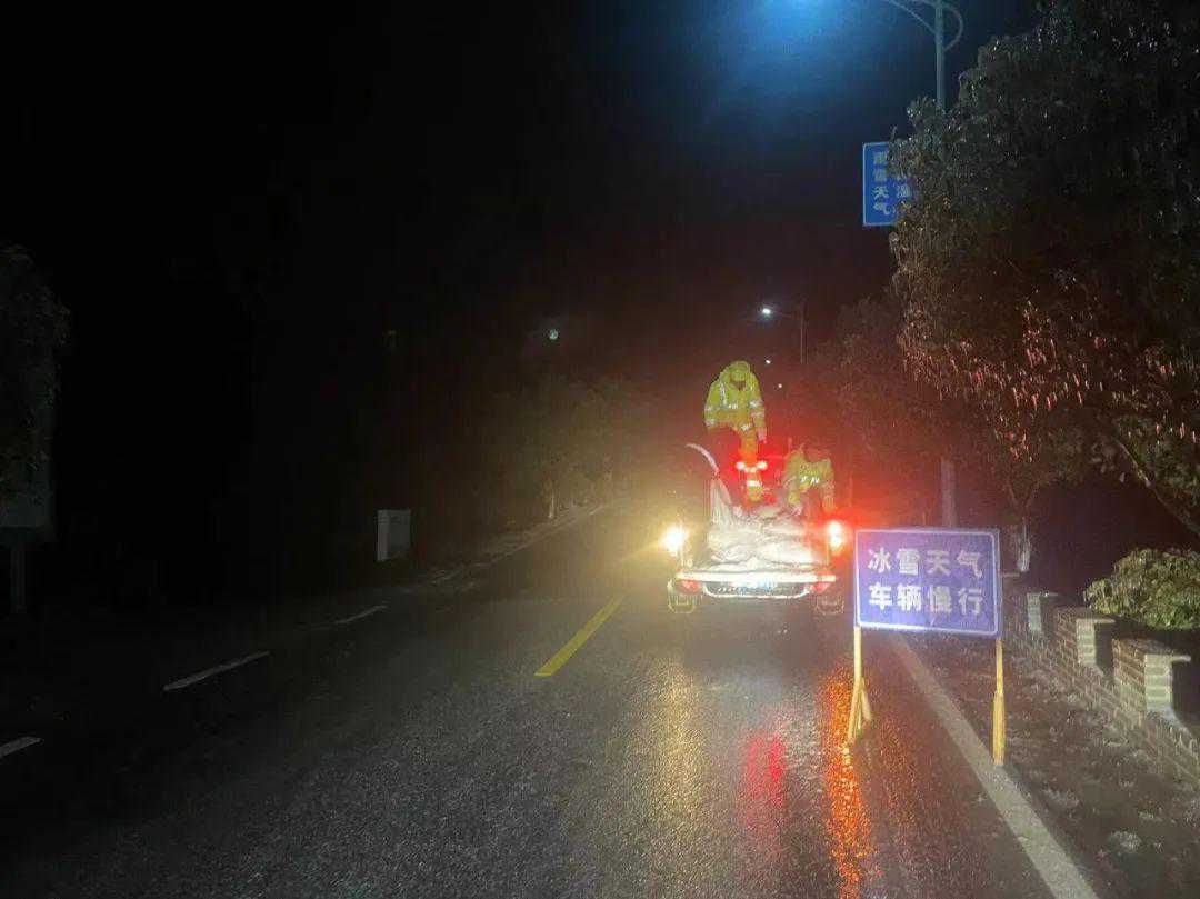 迎战低温雨雪 | 以雪为令，岳阳楼区全力应对低温雨雪冰冻天气