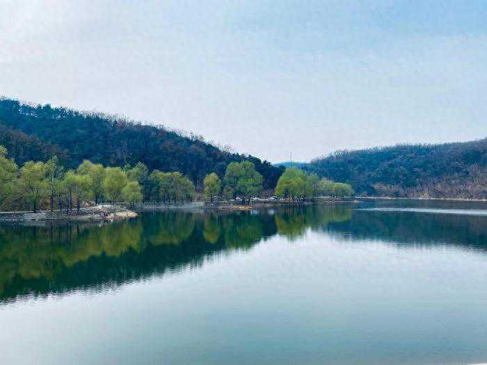 明天济南有一次弱降水过程，本周气温先降后升