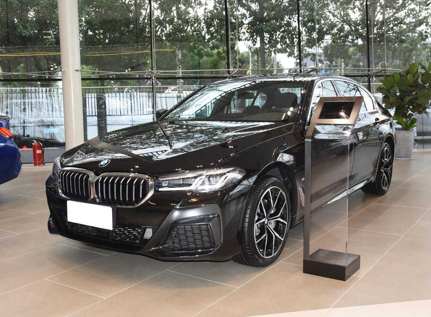 花55万买一台顶配宝马5系值不值？具体分析后，你就懂了