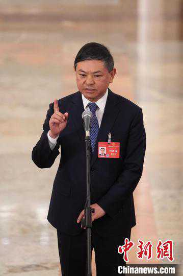 （两会速递）中国四年之内PM2.5改善幅度达16.7%