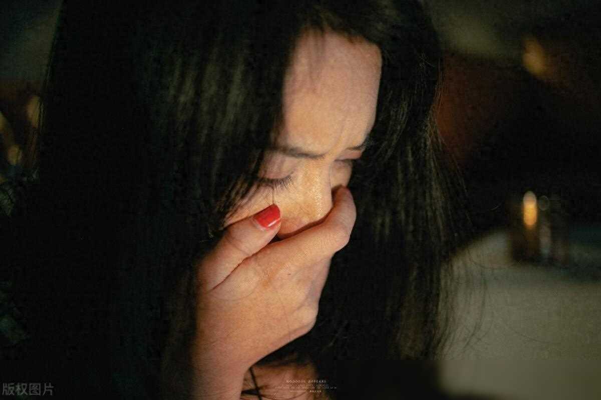 醉酒女子走错房间，与陌生男子发生关系，男子是否构成强奸罪？看
