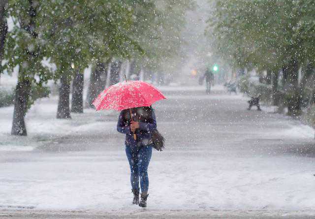 后日4月4号，新一股冷空气大雨暴雪分布下列地区，清明节要泡汤？
