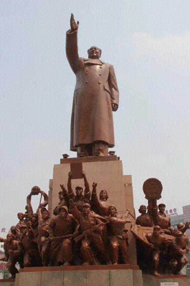 沈阳往事，中山广场雕像咋做的？