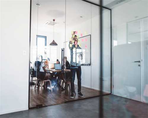 受湖南雨雪冰冻天气影响，深圳铁路途经湖南部分列车停运