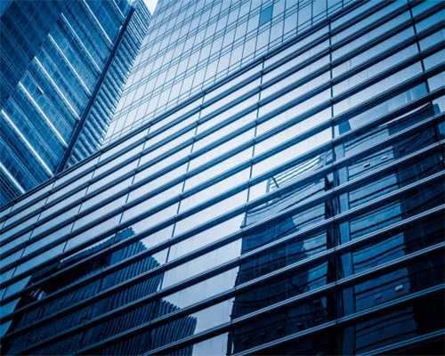 每逢天气湿闷，汉南一绿道就出现成群多足怪虫