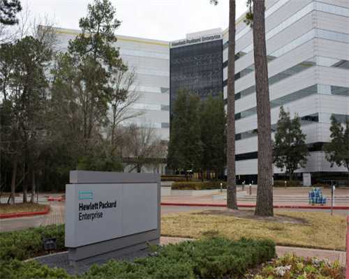 风雪天气致新疆铁路公路民航通行受阻